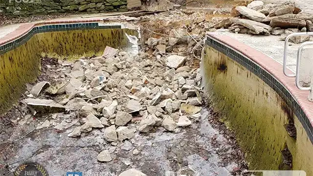 Step 3: We begin the demolition process, taking care to work efficiently while minimizing disruption to the surrounding area. We started the demolition right away.