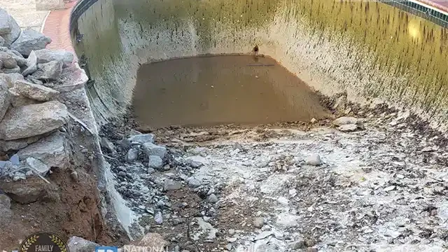 Step 7: Unfortunately, rain delayed the project, and when we returned, the pool had filled with water again. Rain filled the pool, so we drained it and continued the process.